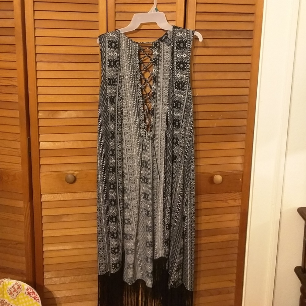Black/white sleeveless  cardigan